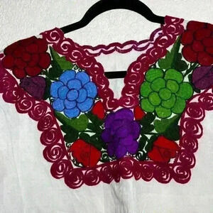 Mexican Folk Hand-Embroidered Blouse One Size NWOT‎
